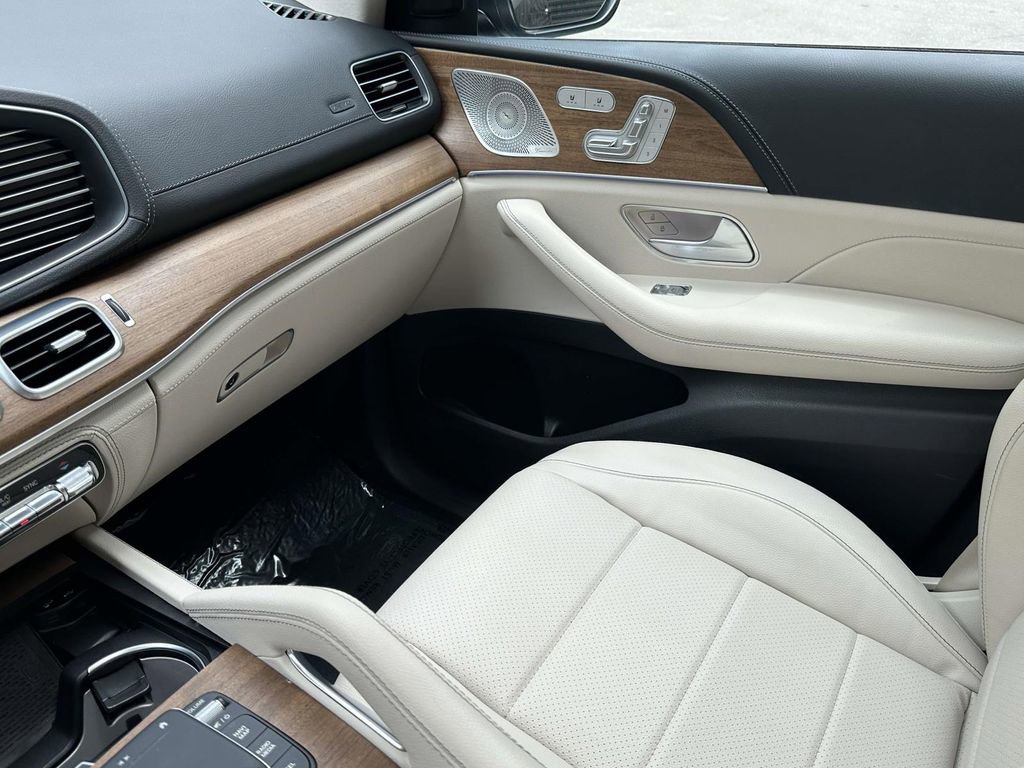 Used 2022 Mercedes-Benz GLS 450 4MATIC w/ AMG Line Exterior image 33