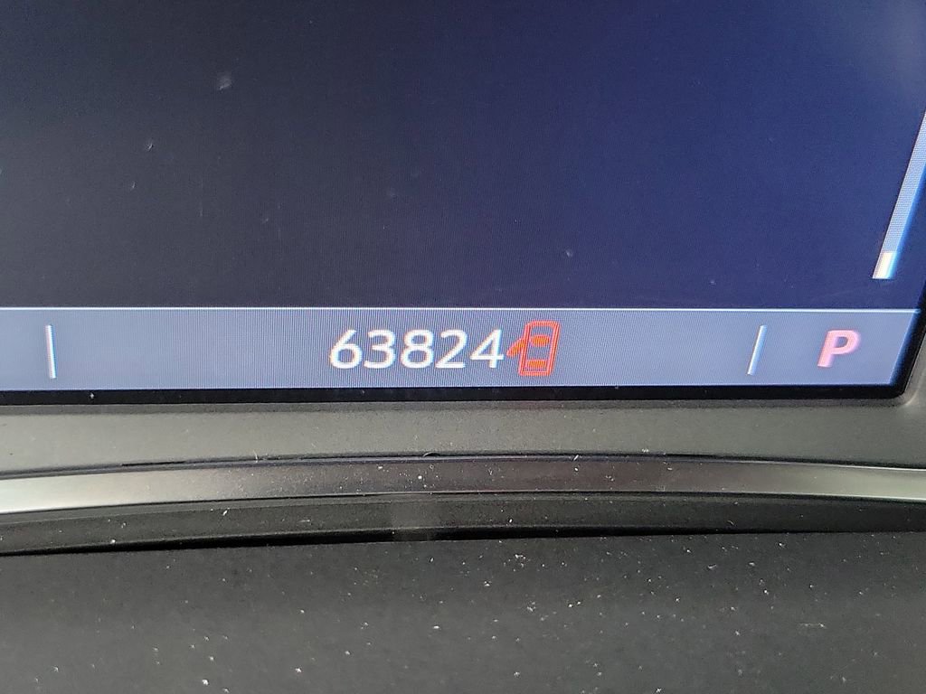 Used 2023 GMC Acadia SLT image 28