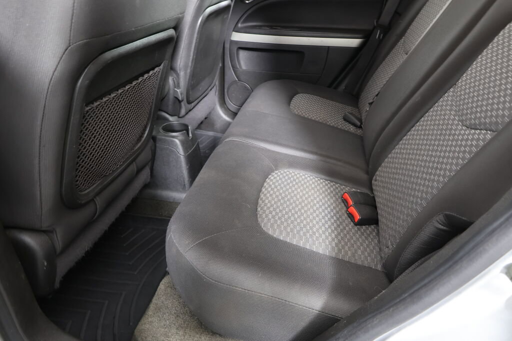 Used 2010 Chevrolet HHR LT image 17