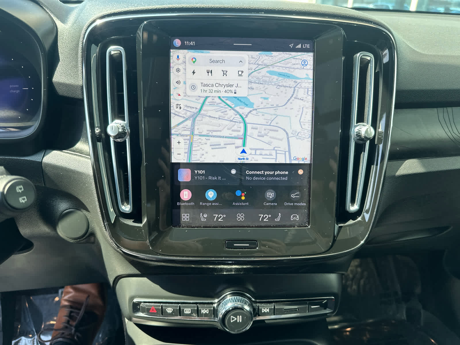 Used 2023 Volvo XC40 Recharge Ultimate w/ Protection Package Premier image 16