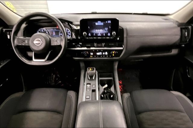 Used 2025 Nissan Pathfinder SV FWD image 17