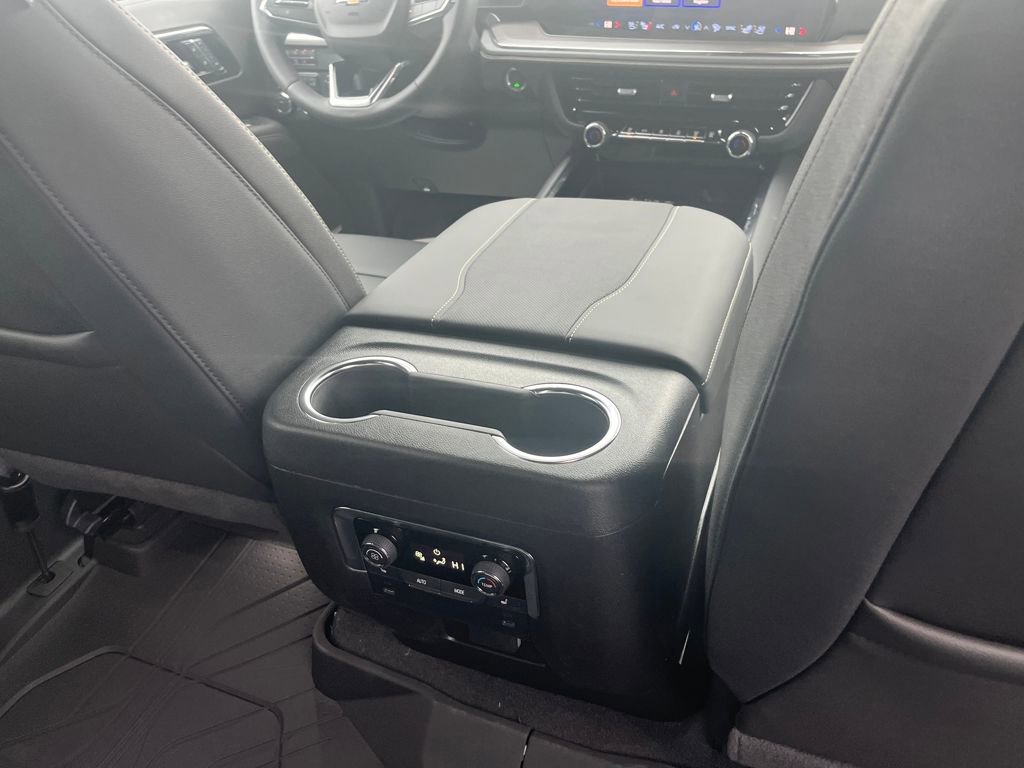 New 2026 Chevrolet Suburban Premier image 31