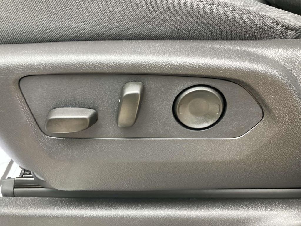 New 2026 GMC Sierra 1500 SLE w/ Preferred Package image 17