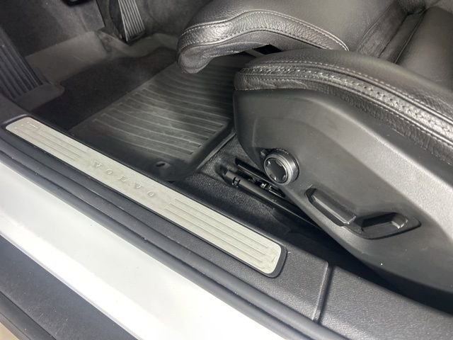 Used 2020 Volvo V60 T5 Cross Country w/ Protection Package Premier image 26