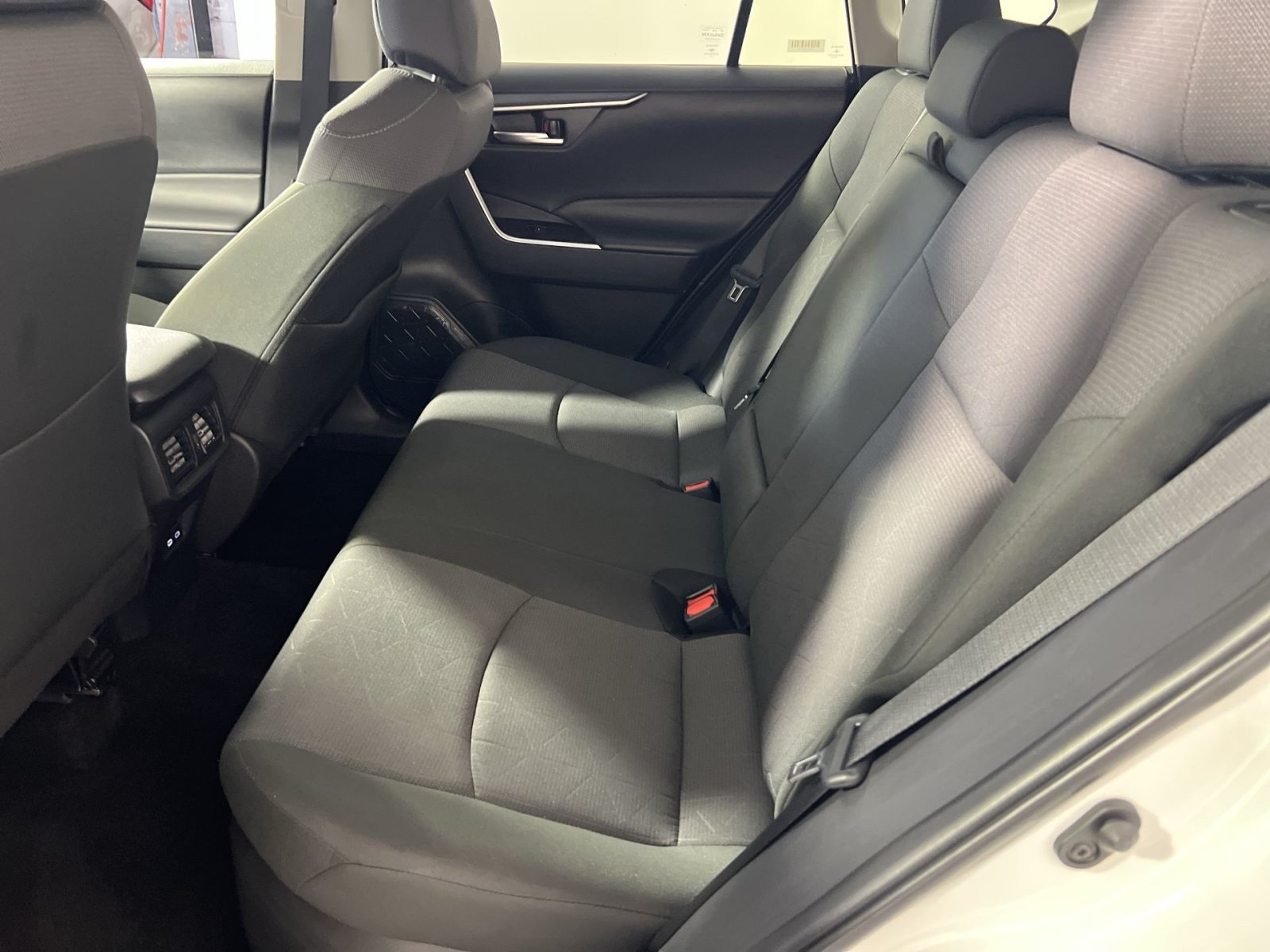 Used 2025 Toyota RAV4 XLE AWD/4WD image 25