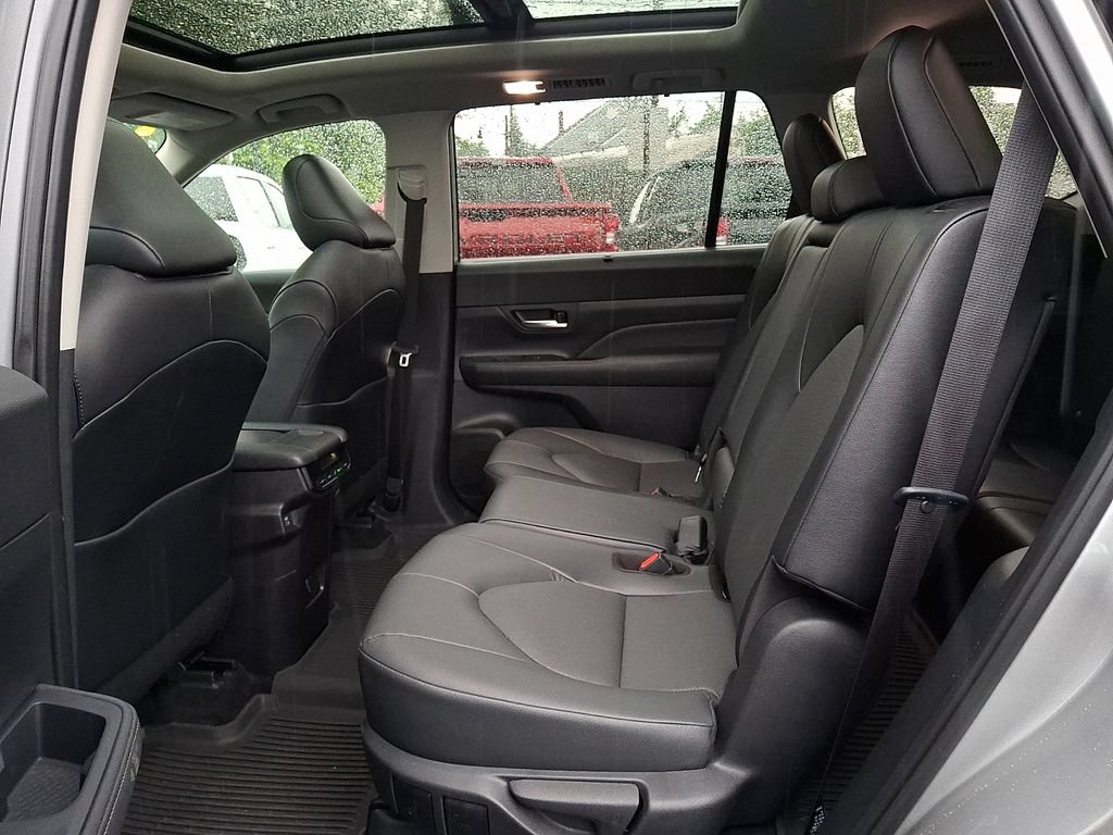Used 2025 Toyota Grand Highlander AWD Hybrid image 10