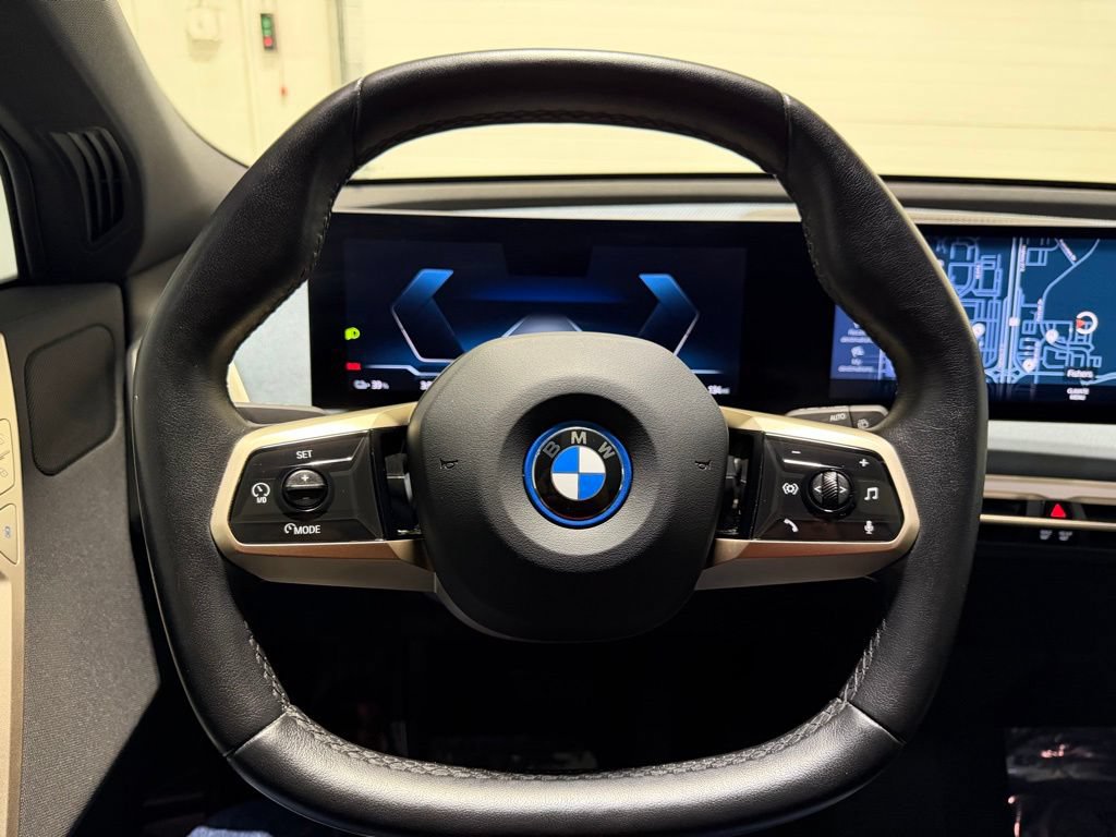 Used 2023 BMW iX xDrive50 w/ Sport Package AWD/4WD image 16