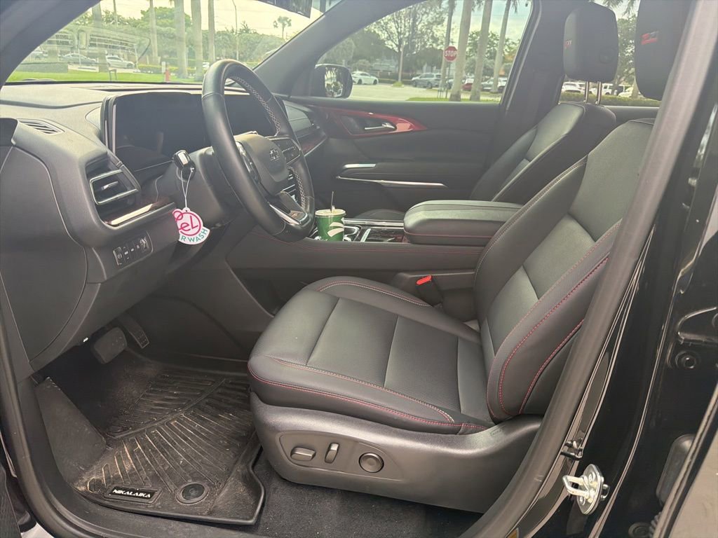 Used 2025 Chevrolet Traverse Z71 AWD/4WD image 5