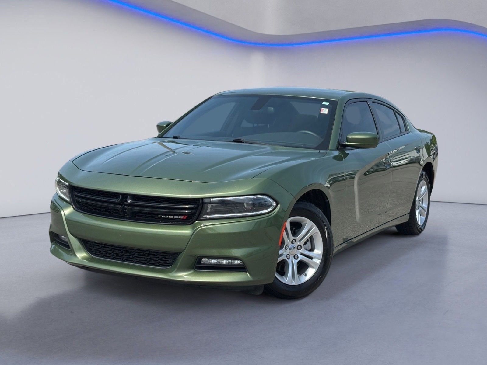 Used 2022 Dodge Charger SXT w/ Driver Convenience Group RWD image 2