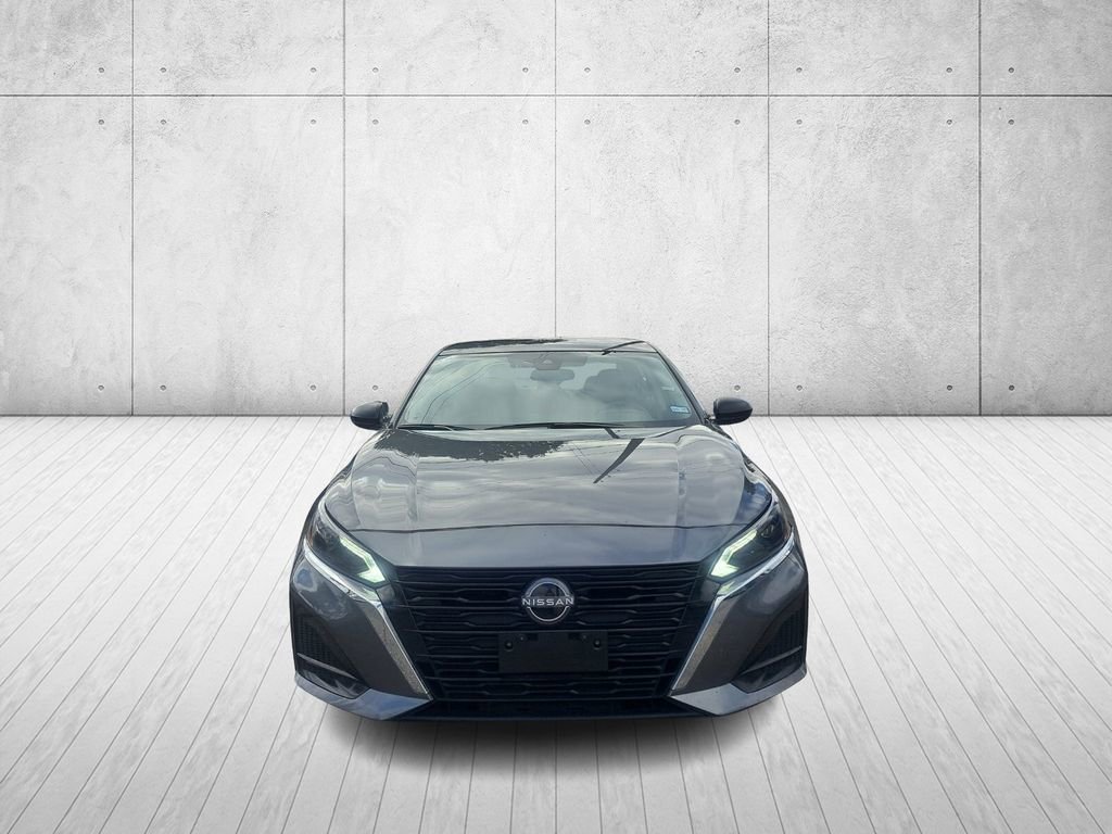 Used 2025 Nissan Altima 2.5 SV image 2