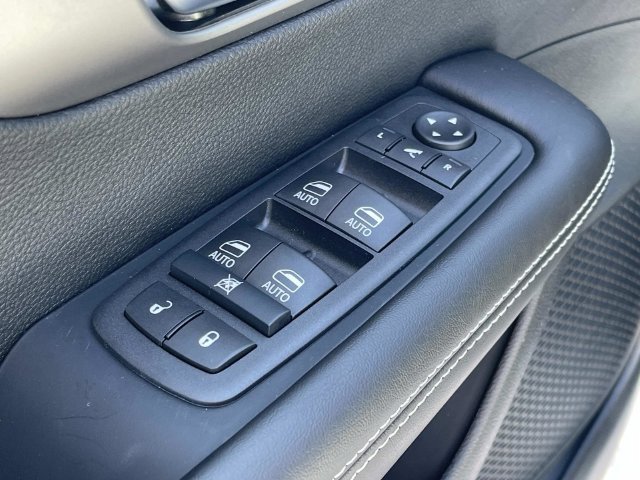 New 2027 Chrysler Pacifica Limited FWD image 23