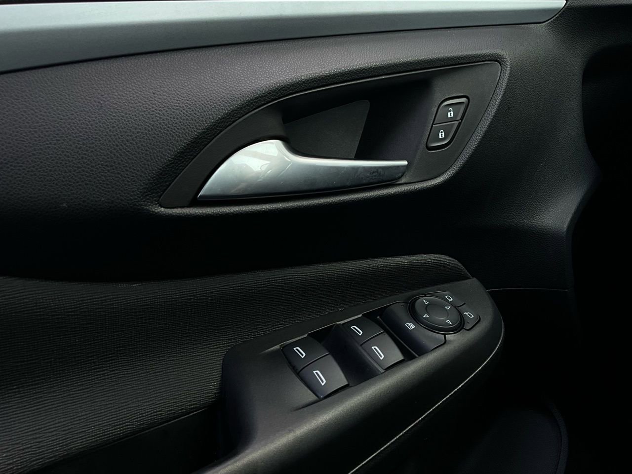 Used 2025 Buick Envista Preferred image 19