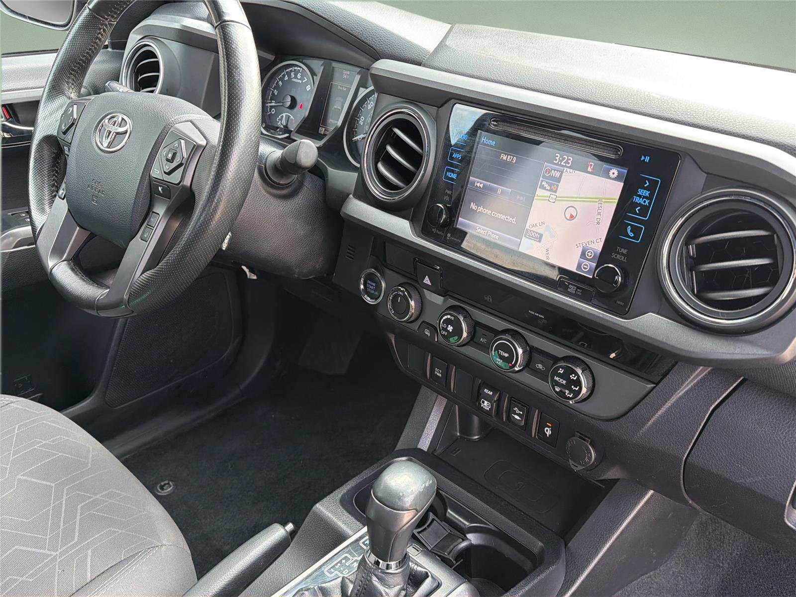 Used 2018 Toyota Tacoma TRD Sport AWD/4WD image 22