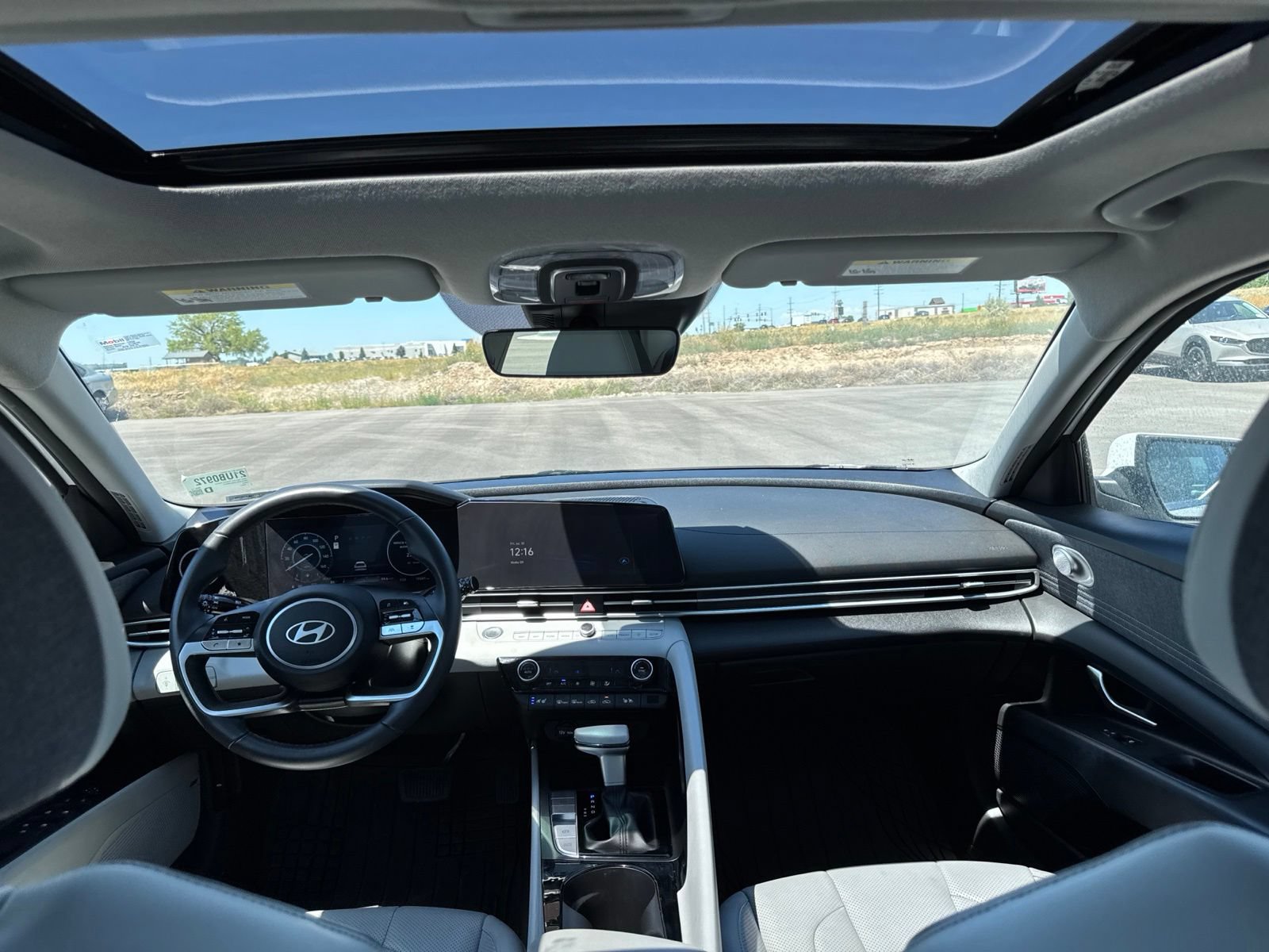 Used 2025 Hyundai Elantra Limited FWD image 15