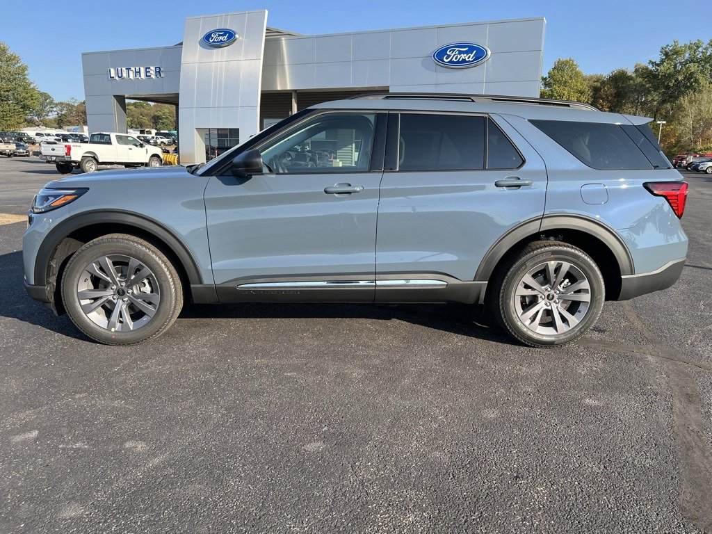 New 2025 Ford Explorer Active image 2