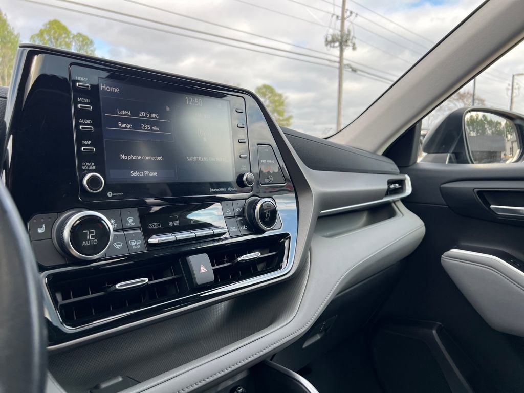 Used 2022 Toyota Highlander XLE AWD/4WD image 18