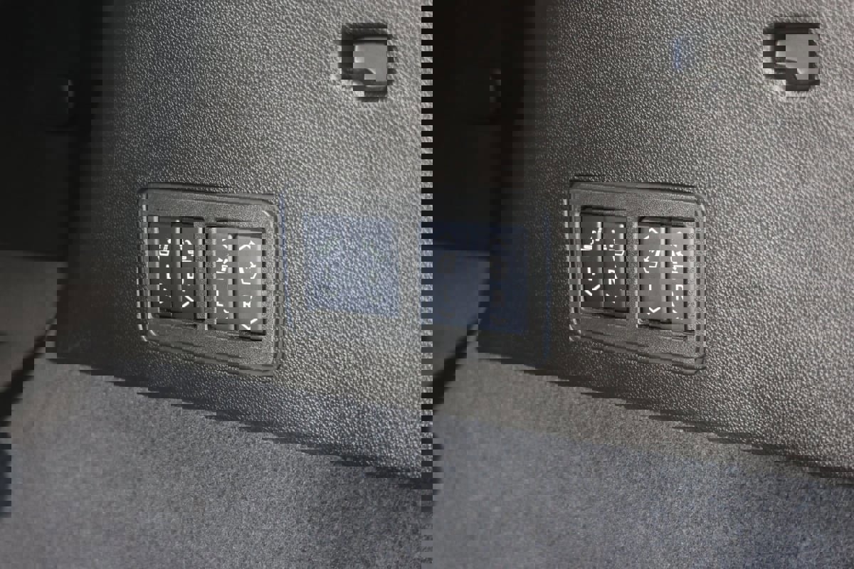 Used 2025 Cadillac XT6 Premium Luxury image 34