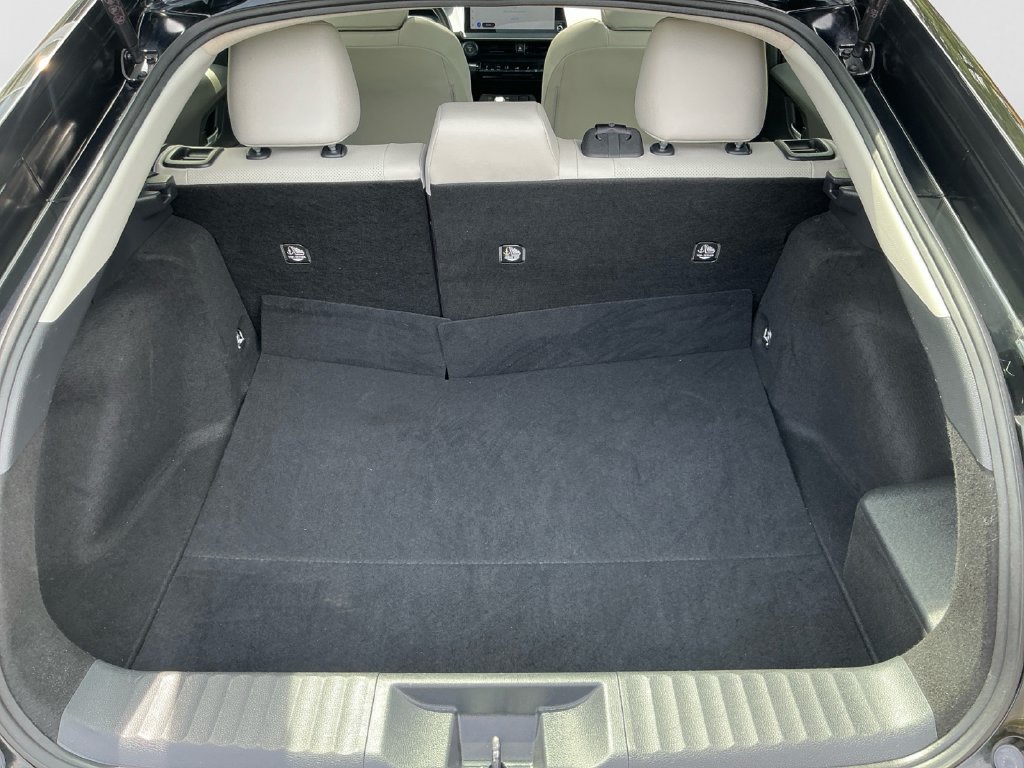 Used 2025 Toyota Prius XLE FWD image 17