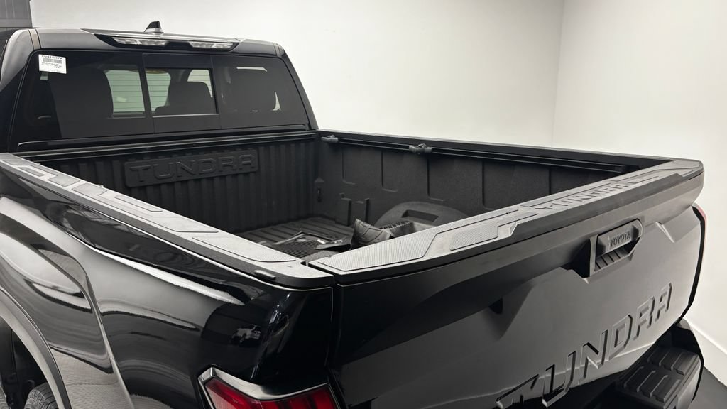 Used 2022 Toyota Tundra SR5 w/ SR5 Convenience Package AWD/4WD image 9