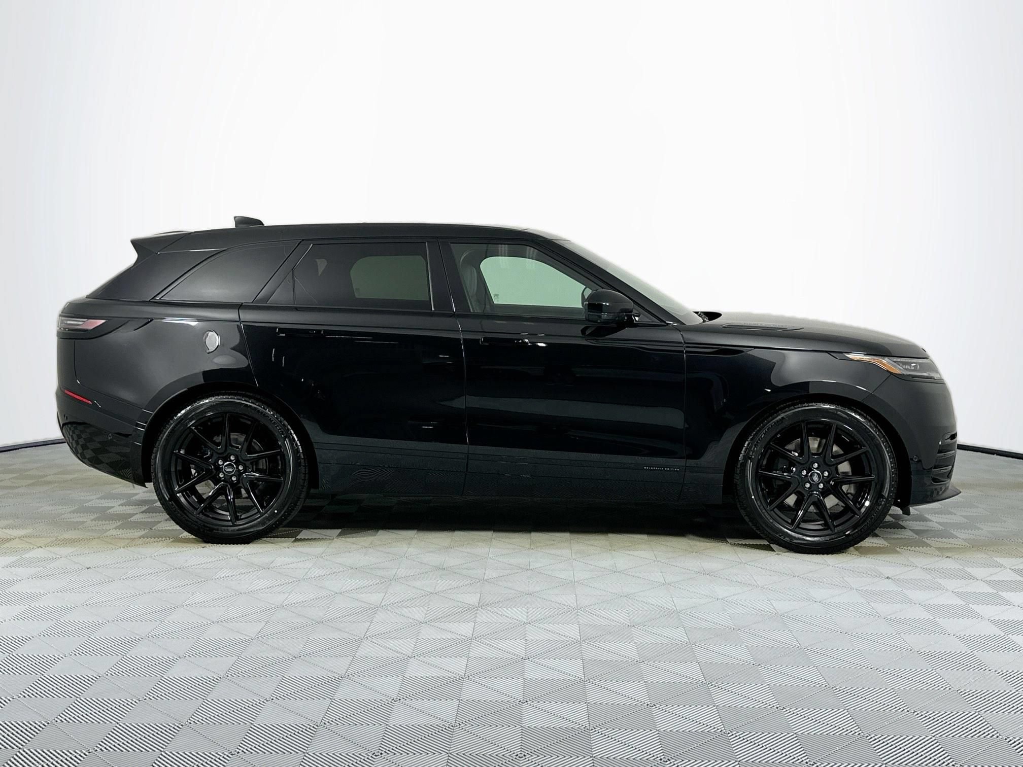 Used 2026 Land Rover Range Rover Velar Belgravia AWD/4WD image 4