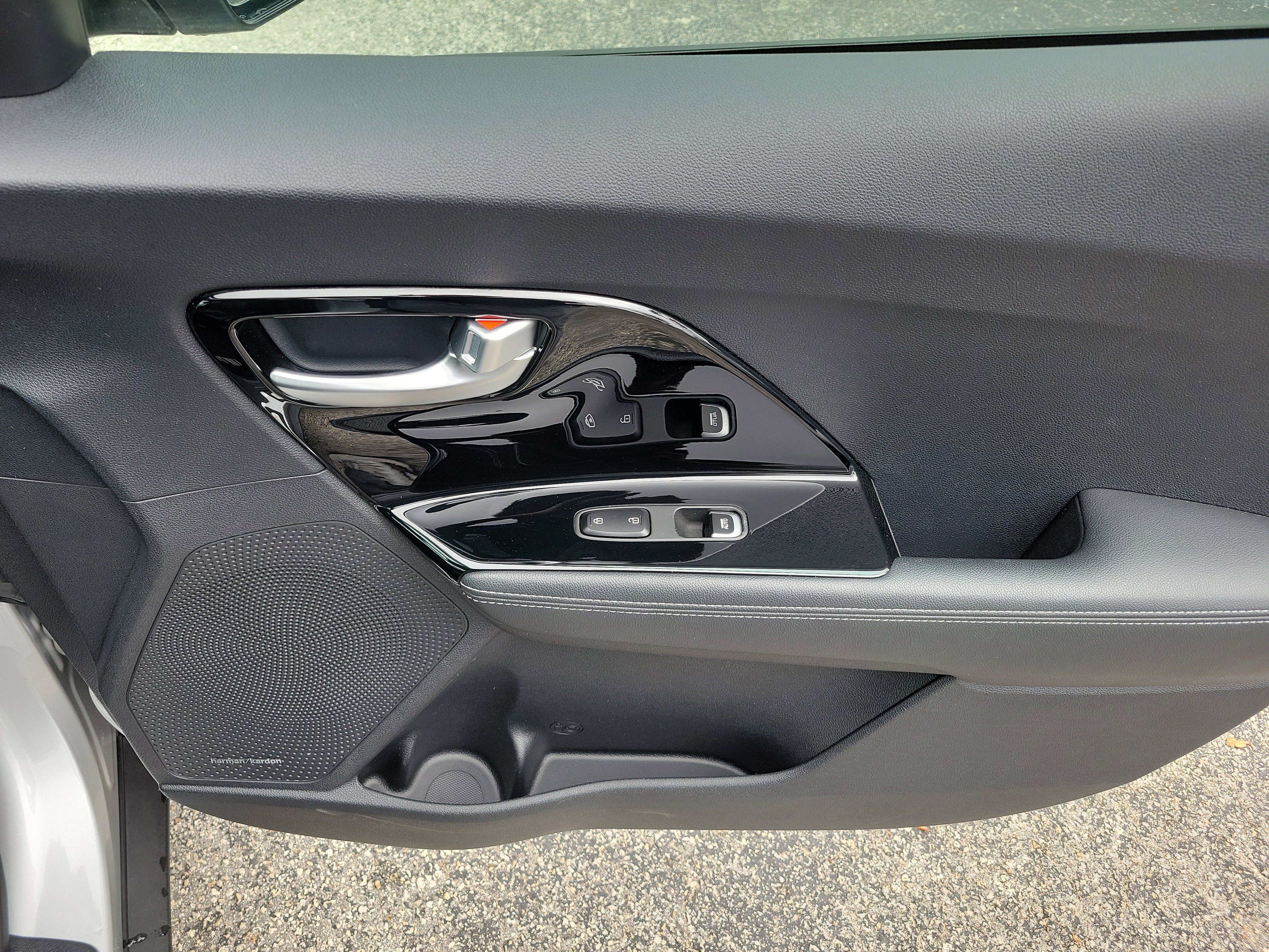 Used 2018 Kia Niro Touring FWD image 10