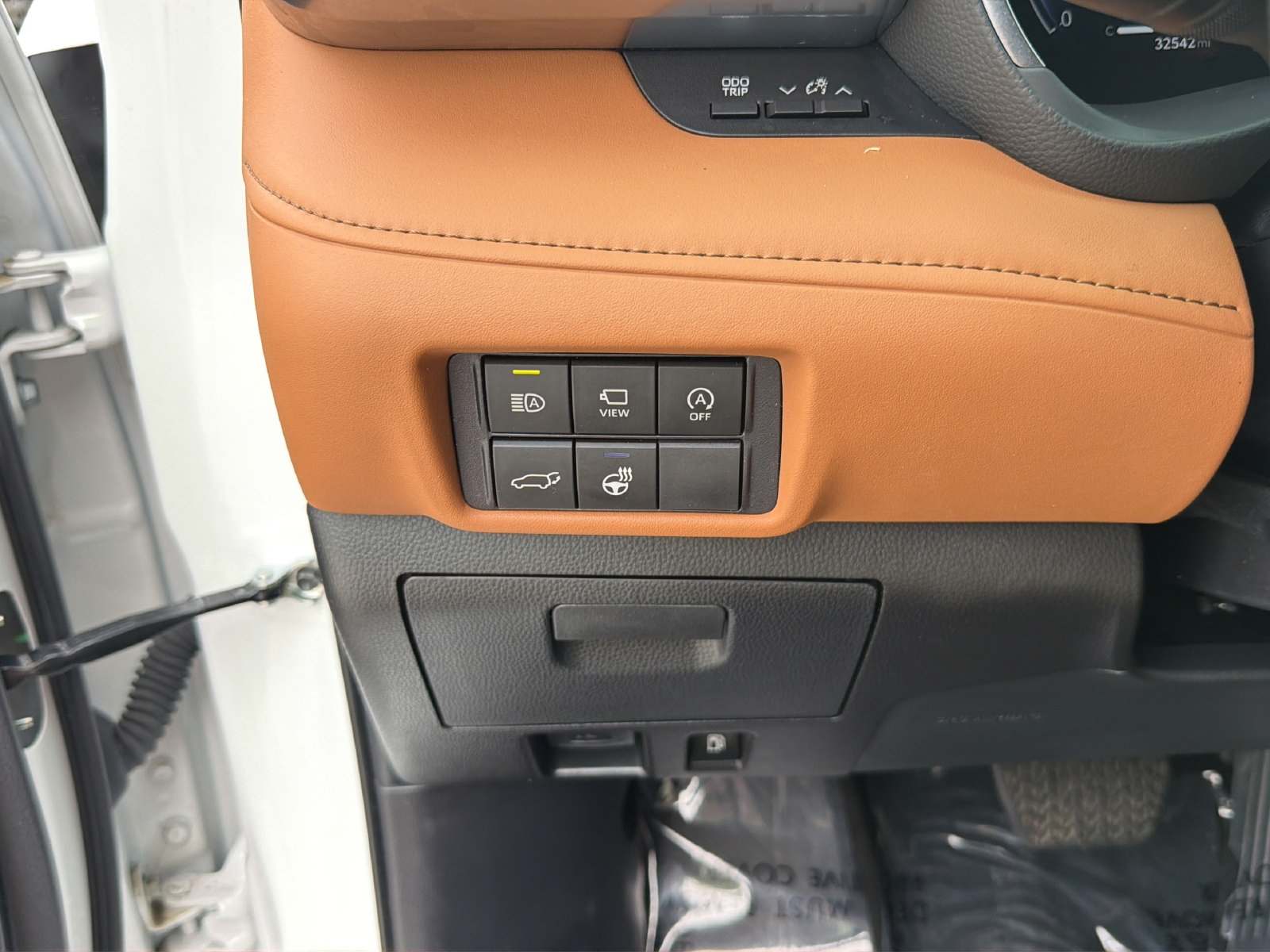 Used 2024 Toyota Highlander Platinum FWD image 19