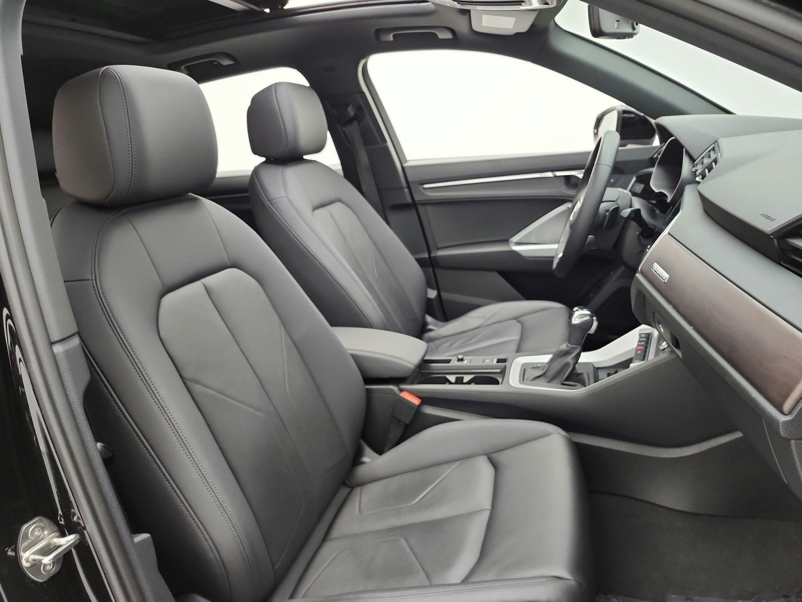 Used 2024 Audi Q3 2.0T Premium w/ Convenience Package AWD/4WD image 20