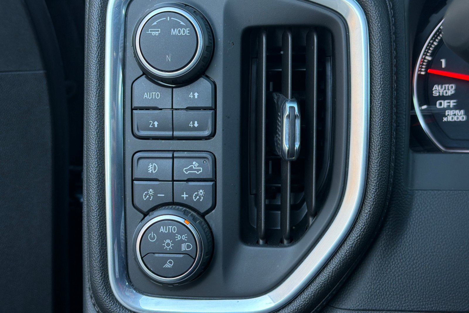 Used 2020 Chevrolet Silverado 1500 LTZ w/ LTZ Plus Package AWD/4WD image 37