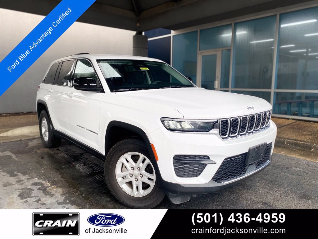 Used 2023 Jeep Grand Cherokee Laredo RWD image 1
