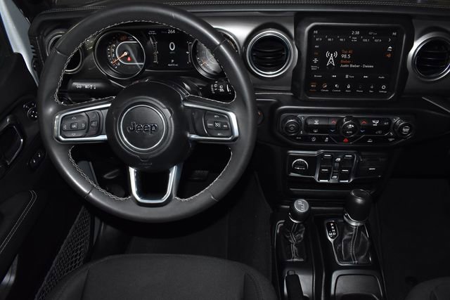 Used 2023 Jeep Wrangler Sahara image 13