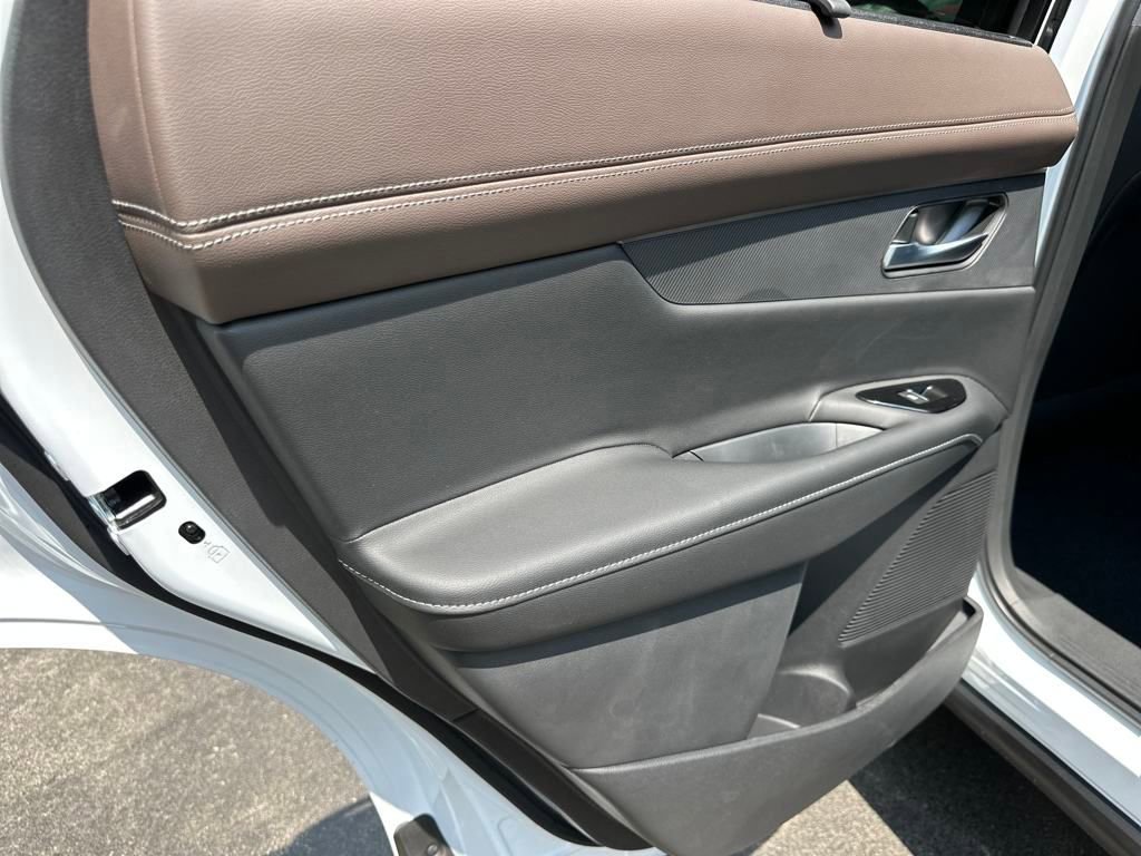 New 2025 Nissan Murano Platinum w/ Cargo Package image 15