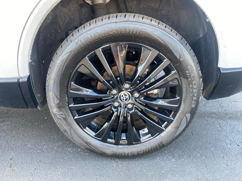 Used 2024 Toyota Venza Nightshade AWD/4WD image 16