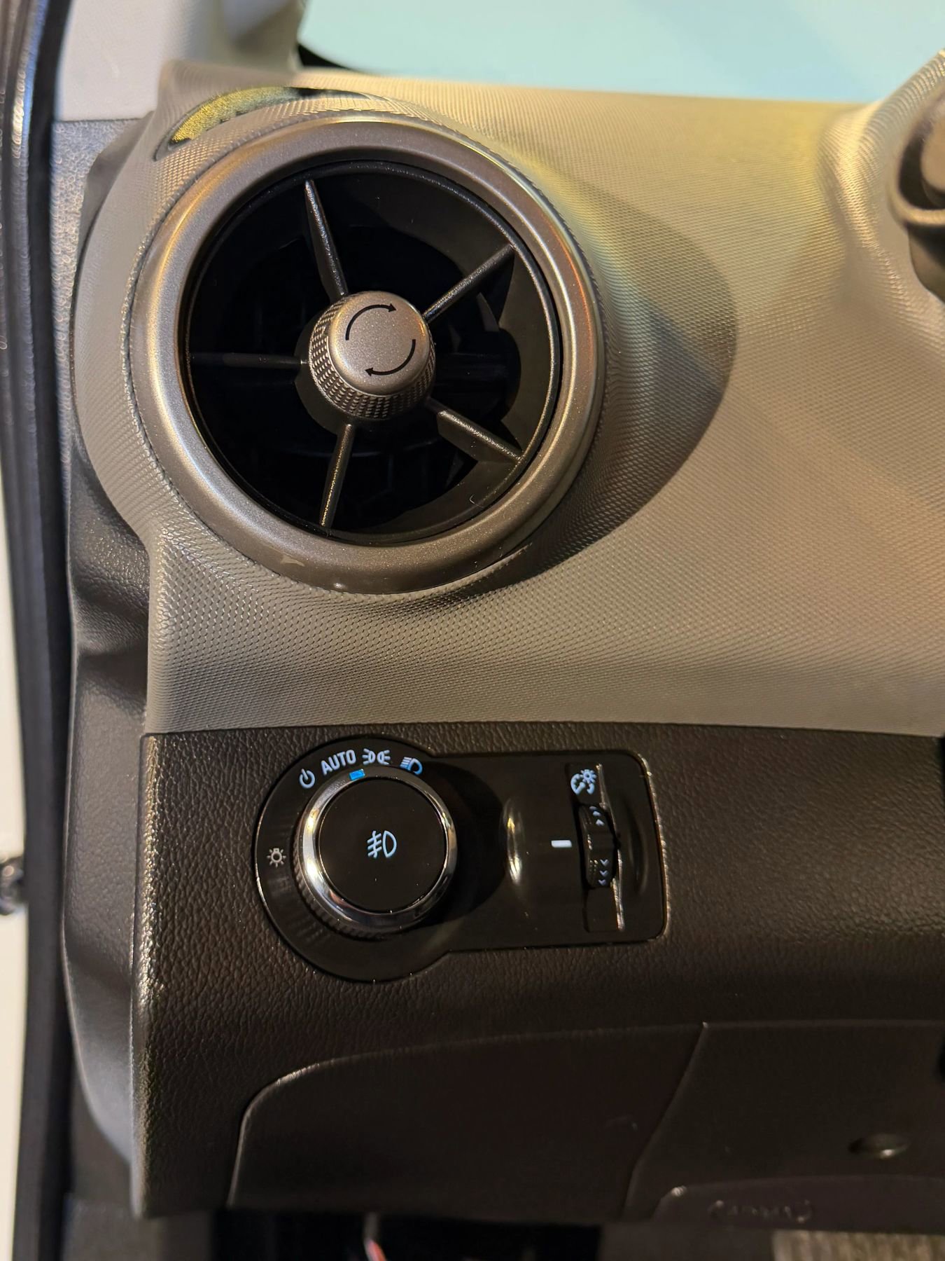 Used 2015 Chevrolet Sonic LTZ FWD image 15