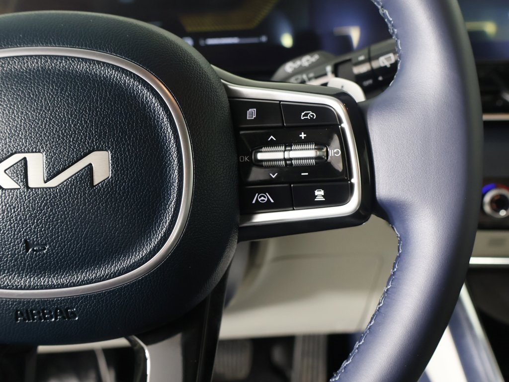 Used 2025 Kia Carnival EX image 42