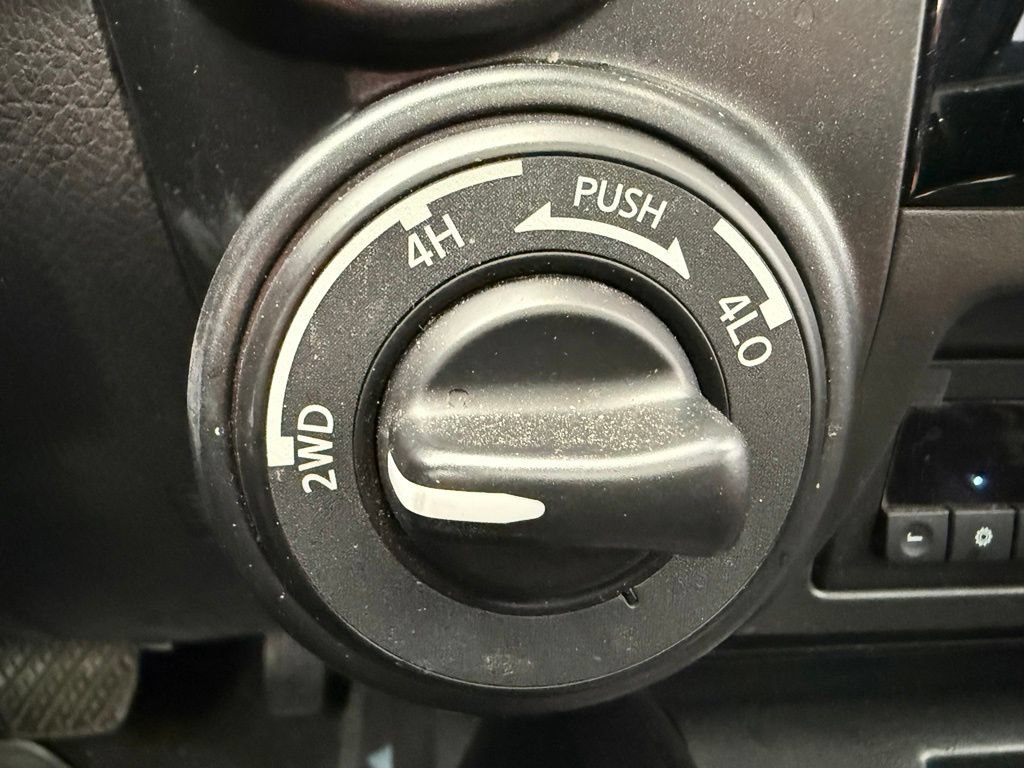 Used 2024 Nissan Titan PRO-4X w/ Pro-4x Convenience Package AWD/4WD image 21