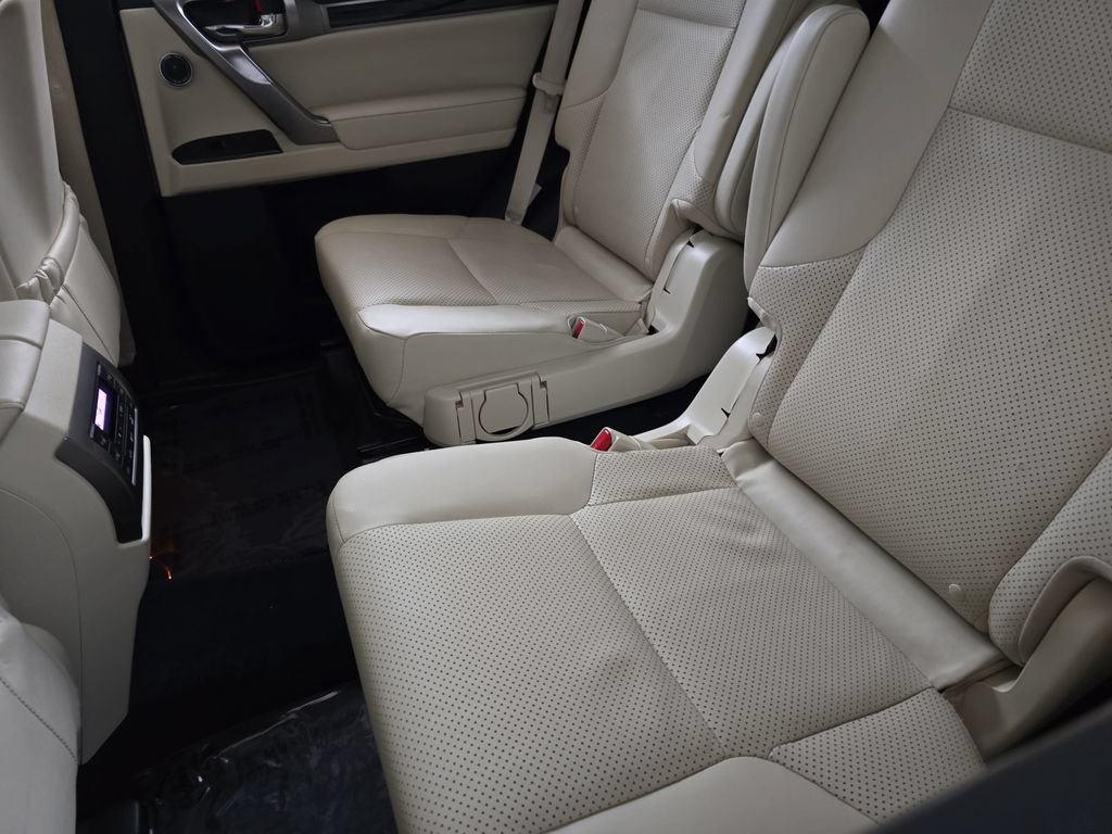 Certified 2023 Lexus GX 460 Luxury w/ Sport Design Package AWD/4WD image 16