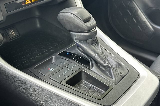 Certified 2025 Toyota RAV4 XLE FWD image 26