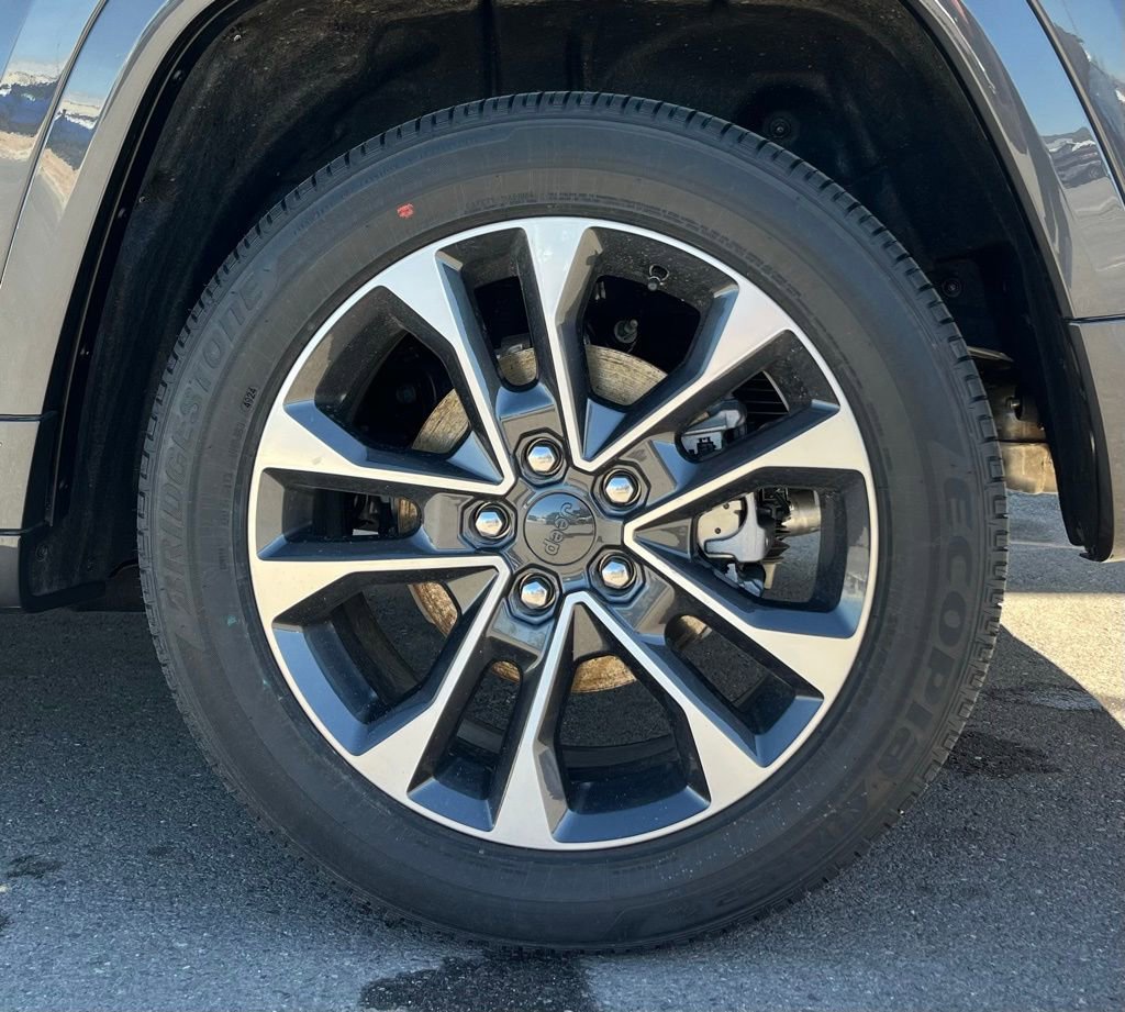 New 2025 Jeep Grand Cherokee Overland w/ Luxury Tech Group IV image 36