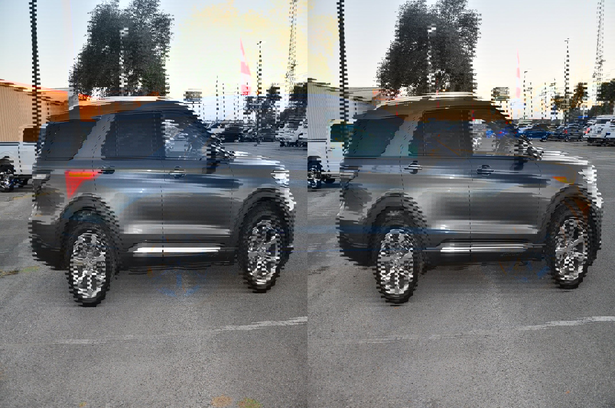 Used 2020 Ford Explorer Platinum w/ Premium Technology Package image 6