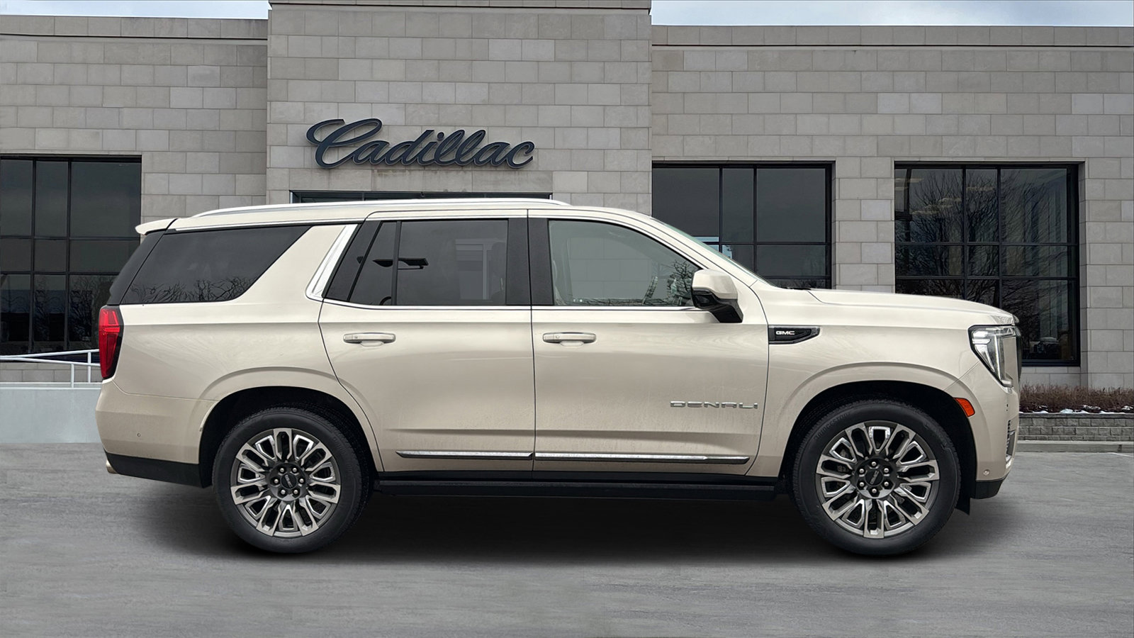 Used 2023 GMC Yukon Denali Ultimate image 2