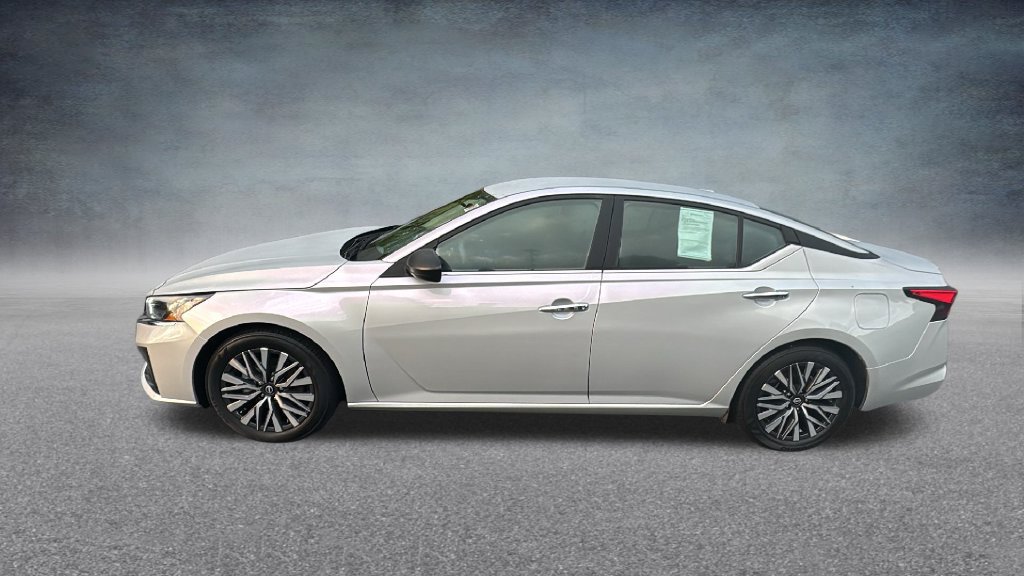 Used 2025 Nissan Altima 2.5 SV FWD image 7