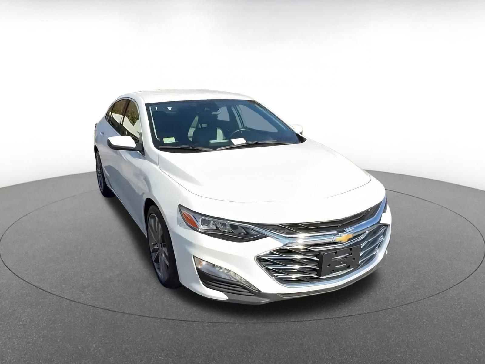 Used 2024 Chevrolet Malibu LT image 3