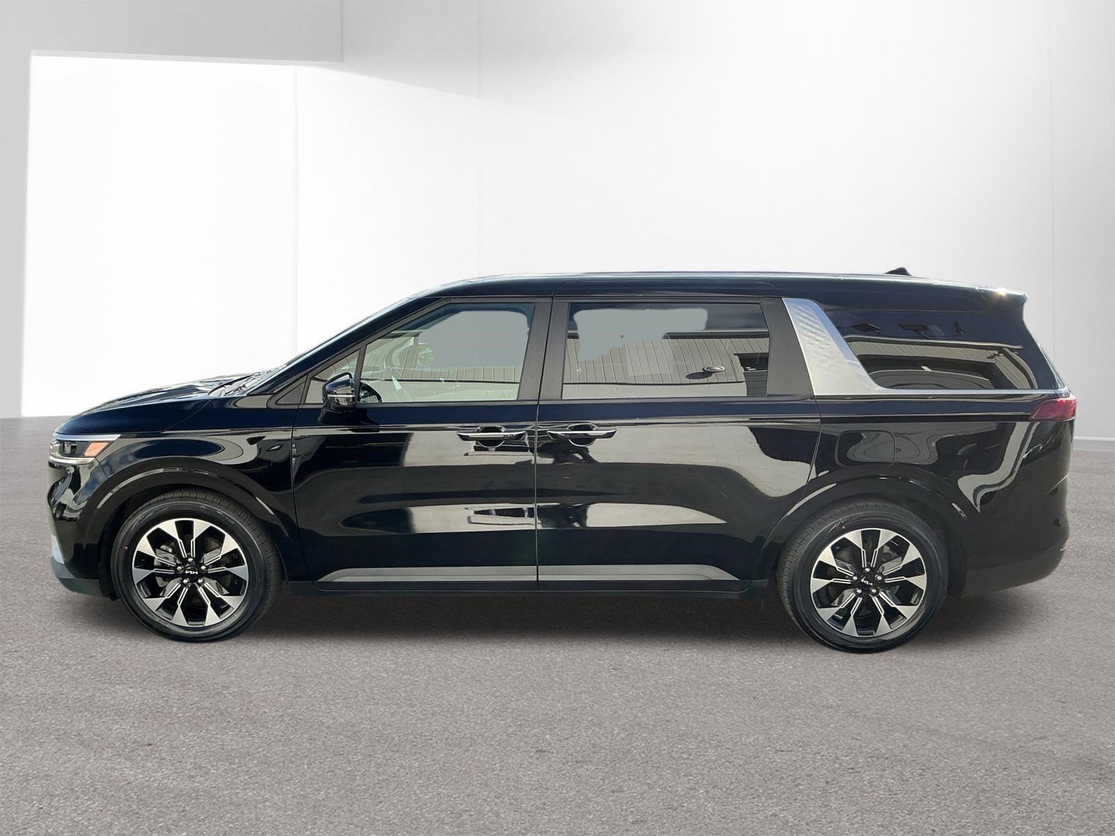 Used 2024 Kia Carnival EX FWD image 6