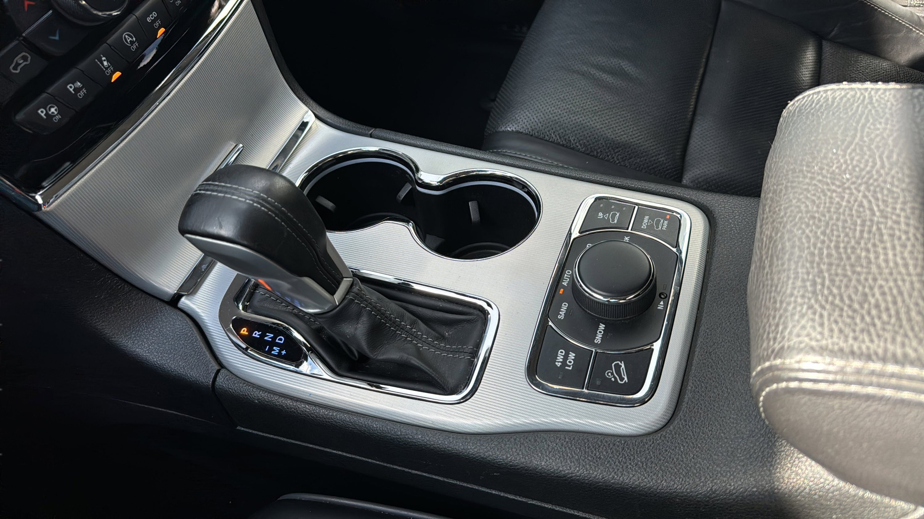 Used 2020 Jeep Grand Cherokee Summit w/ Platinum Series Group AWD/4WD image 18