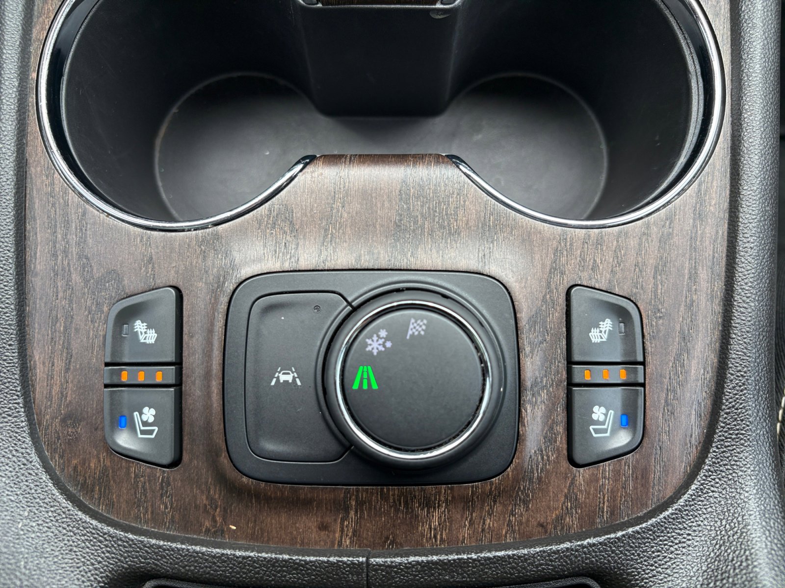 Used 2023 GMC Acadia Denali FWD image 22