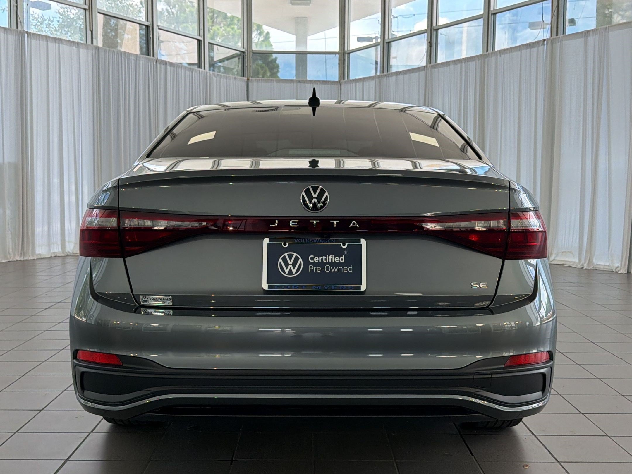 Used 2025 Volkswagen Jetta SE w/ Sunroof Package FWD image 10