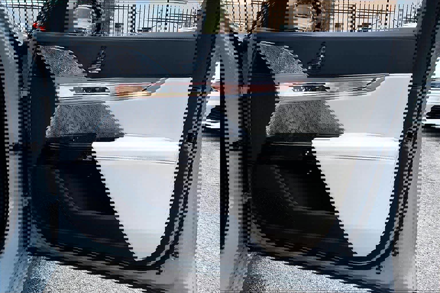 Used 2025 BMW i7 eDrive50 w/ M Sport Package image 21