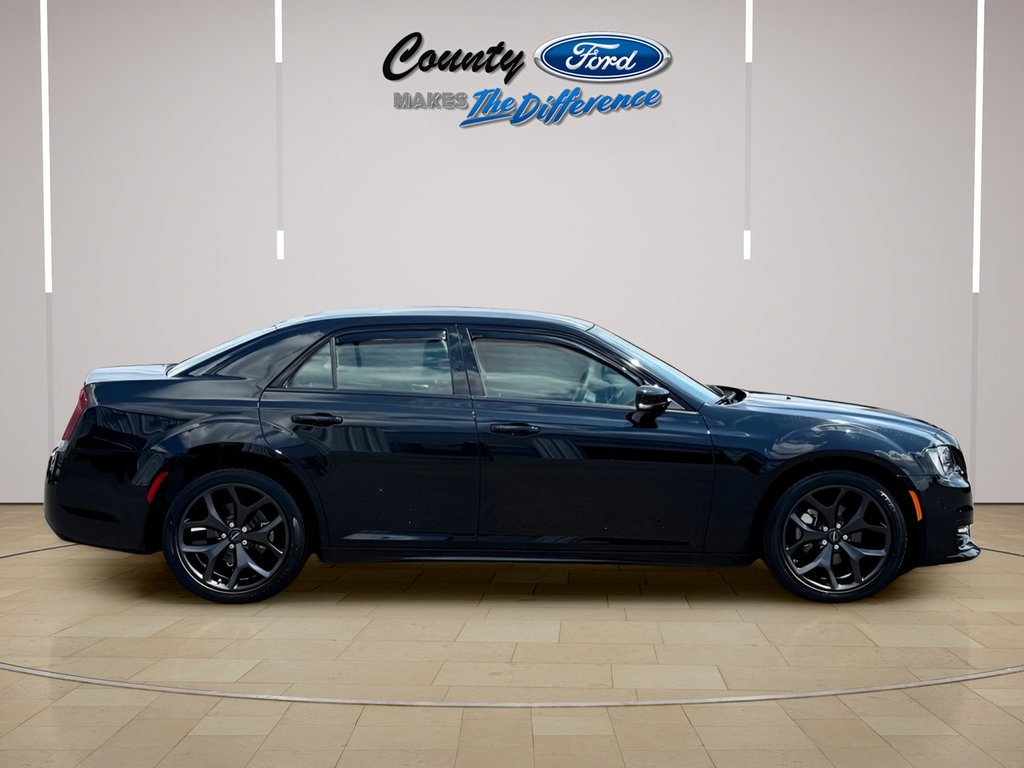 Used 2023 Chrysler 300 Touring L RWD image 13