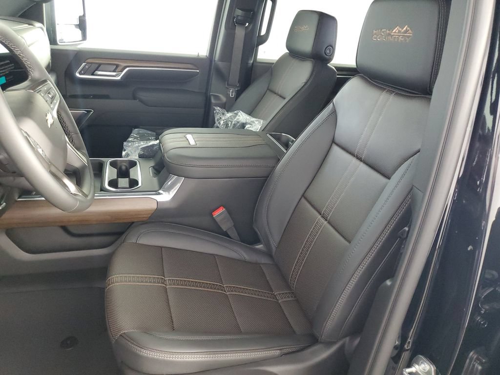 New 2026 Chevrolet Silverado 3500 High Country w/ Technology Package AWD/4WD image 15