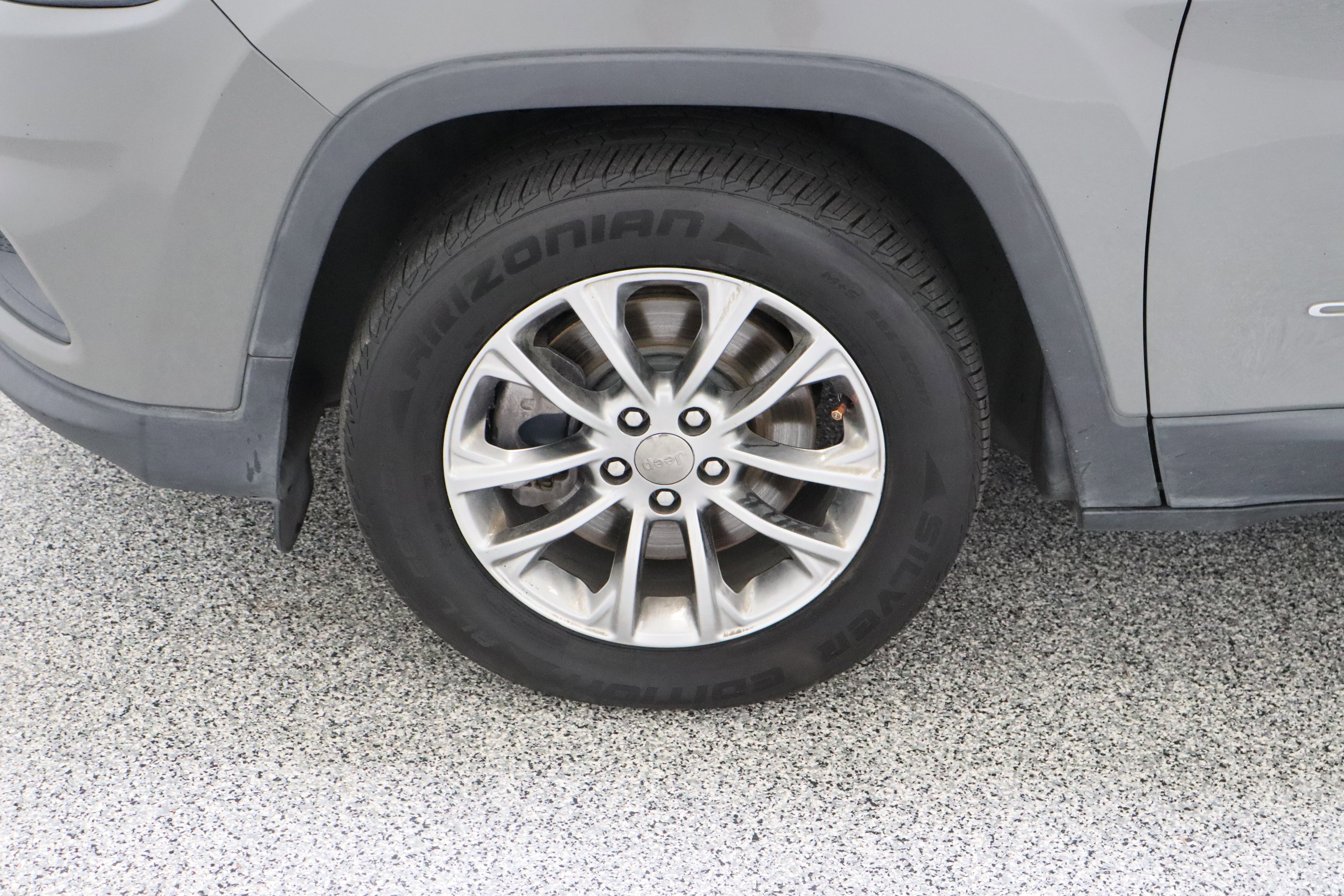 Used 2020 Jeep Cherokee Latitude Plus FWD image 11